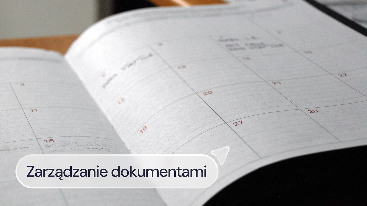 Otwarty planer z datami.