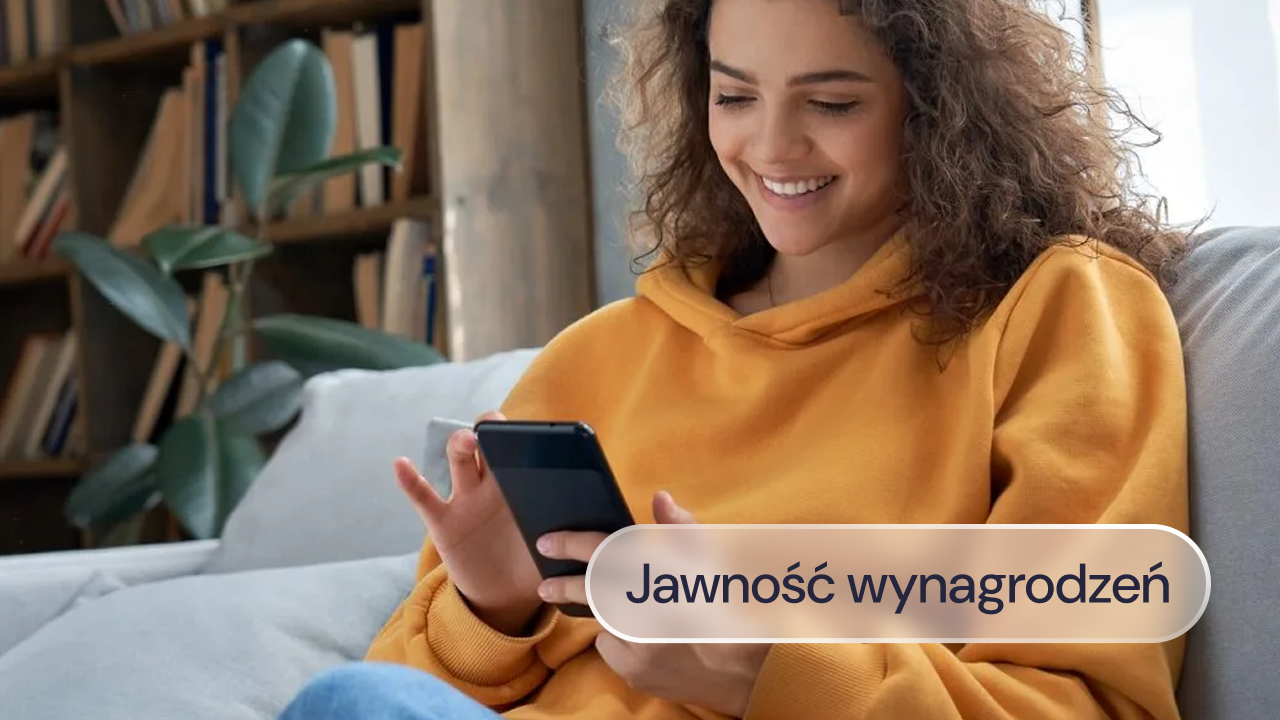 Kobieta przegląda ogłoszenia o pracę na telefonie.